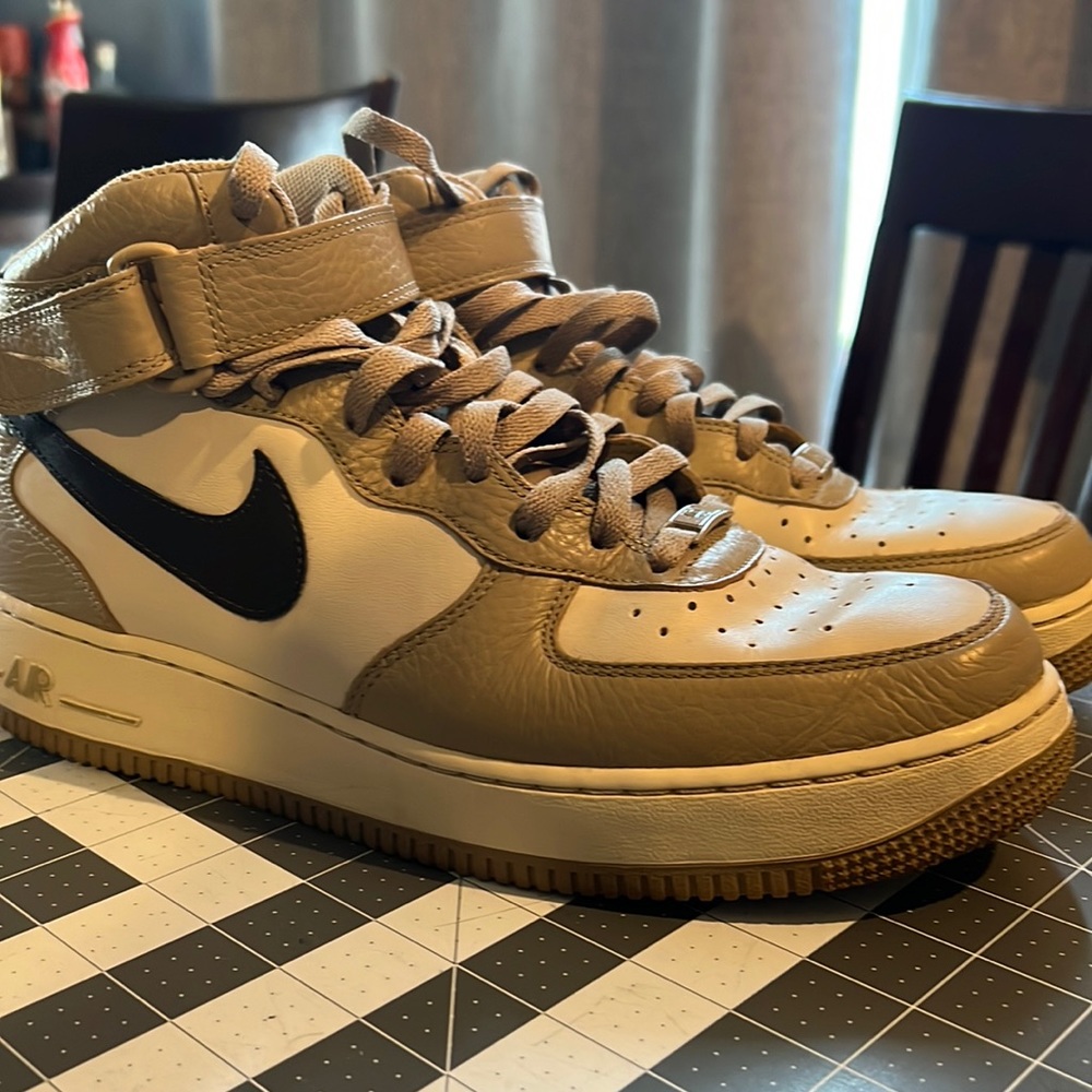 Nike Air Force 1 mid top trainer